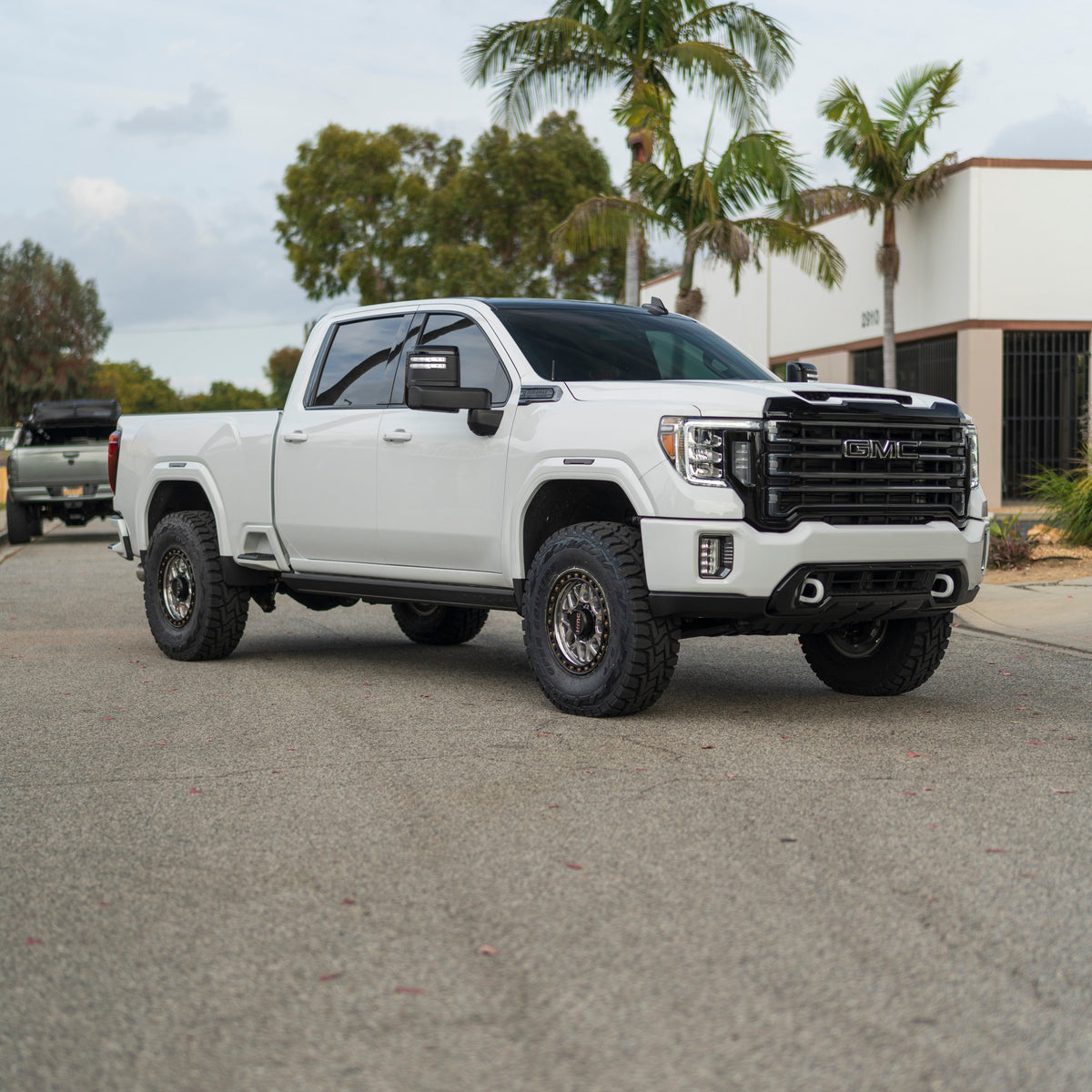 Cognito 3-Inch Elite Leveling Kit with Elka 2.5 Reservoir shocks for 20-25 Silverado/Sierra 2500-3500 2WD-4WD Trucks