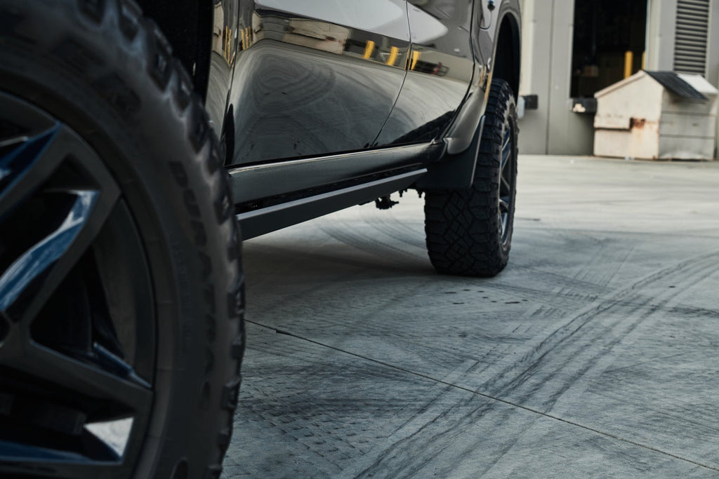 2019-2026 CHEVROLET SILVERADO/GMC SIERRA 1500/2500/3500 CREW CAB E-POWER BOARD STEPS