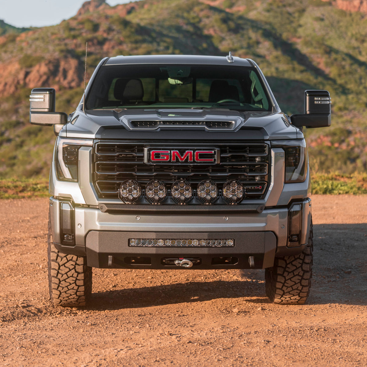Chassis Unlimited 2020-Current GMC/Chevy HD Chase Light Mount – Front Curved Pod / Light Nerf Bar