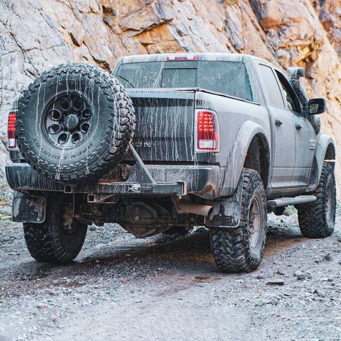 RIGd UltraSwing Hitch Carrier Mega-Fit