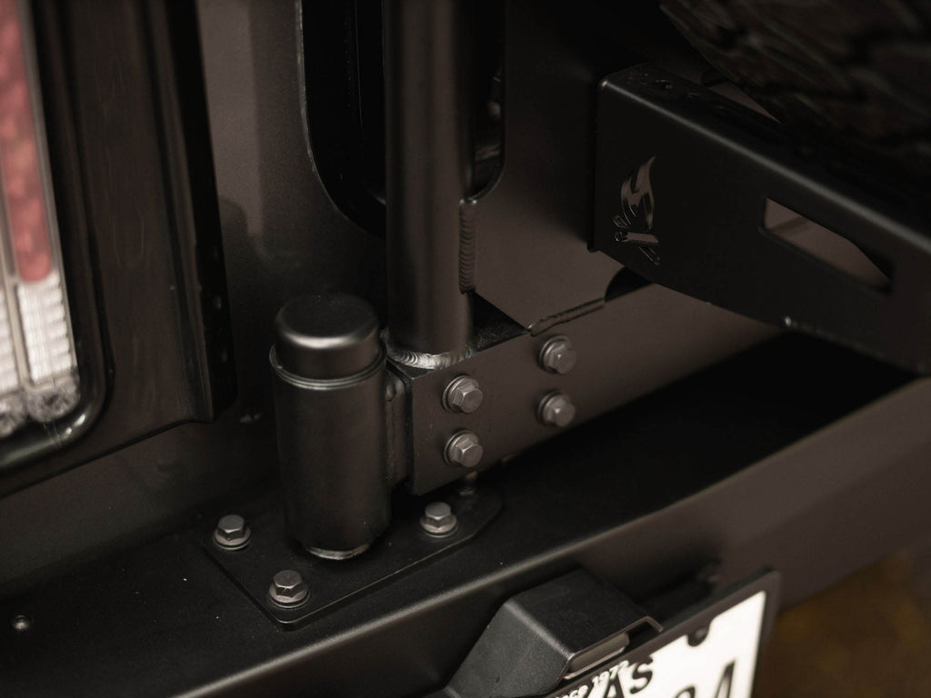 Winnebago Ekko Rear Bumper, Ladder, & Carrier Swing-Out System